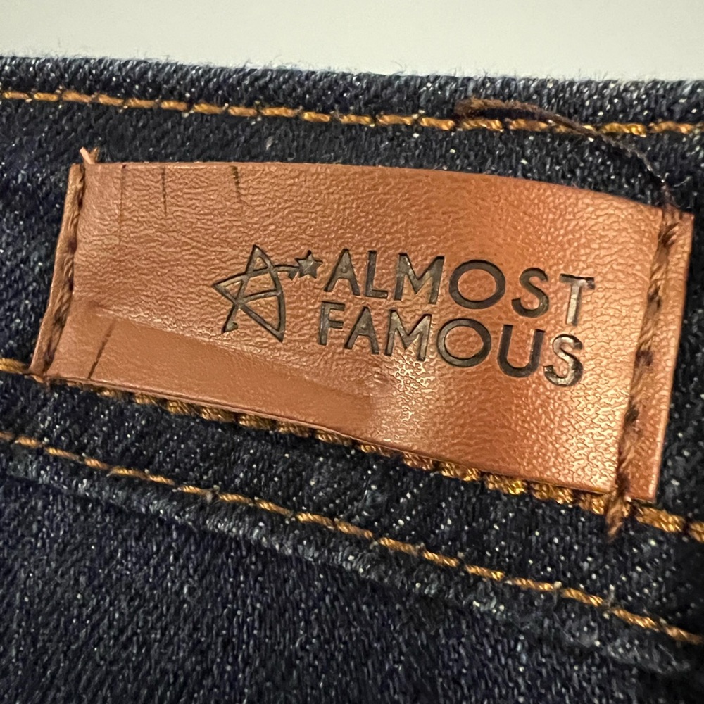 Women’s distressed blue skinny Jeans fit size 9. Never worn - Picture 6 of 10